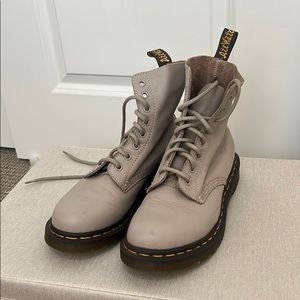Tan Dr. Martens 1460 Women’s Pascal